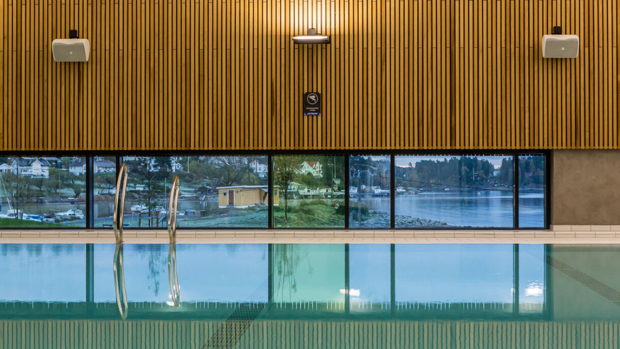 Holmen svømmehall - utsikt fra basseng Foto Tove Lauluten