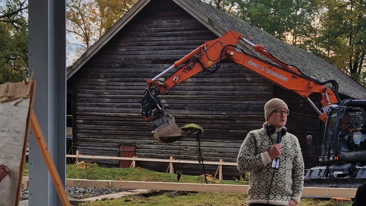 Mandag markerte Norsk Folkemuseum at byggearbeidene på TradLab TRE er i gang. Her Terje Planke, førstekonservator ved Norsk Folkemuseum. Foto: FutureBuilt