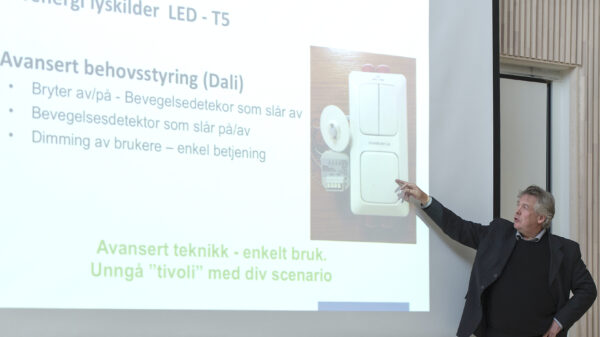 - Vær nysgjerrig, samarbeid med andre flinke folk. Da kommer man langt, sier Geir Andersen i Drammen Eiendom. Her forteller Andersen om Frydenhaug skole.