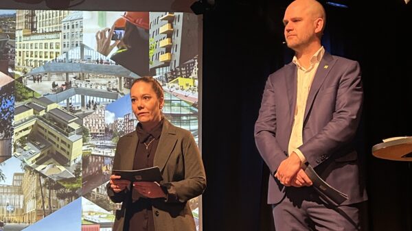 Aurora Meland Winger, konstituert byråd for miljø, næring og samferdsel, og Lars Viko Gaupset, byråd for byutvikling, sto for det offisielle avsparket for FutureBuilt i Trondheim. Foto: FutureBuilt