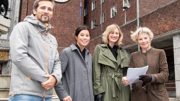 Prosjektleder for Klimahuset Torkjell Leira, byråd for miljø og samferdsel Lan Marie Berg, byråd for oppvekst og kunnskap Inga Marte Thorkildsen og Tone Lindheim, direktør ved NMH. Foto: NHM ved Karsten Sund