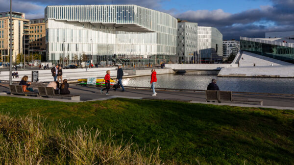 T Lauluten T5 B1821 print 300dpi