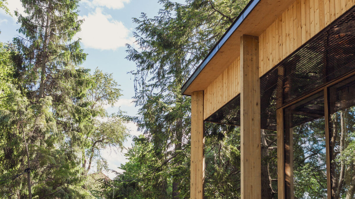 Utenfra mot port__Foto_NHM-Jarli & Jordan