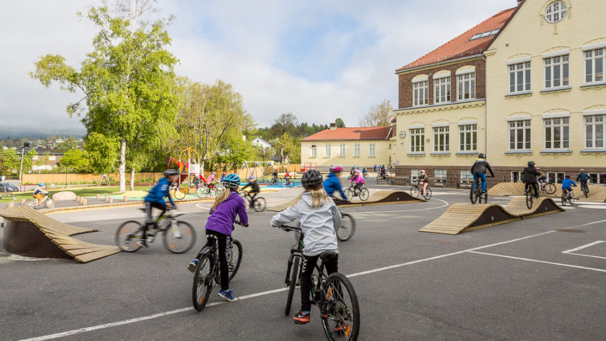 Sykkellek på Tåsen Foto Tove Lauluten